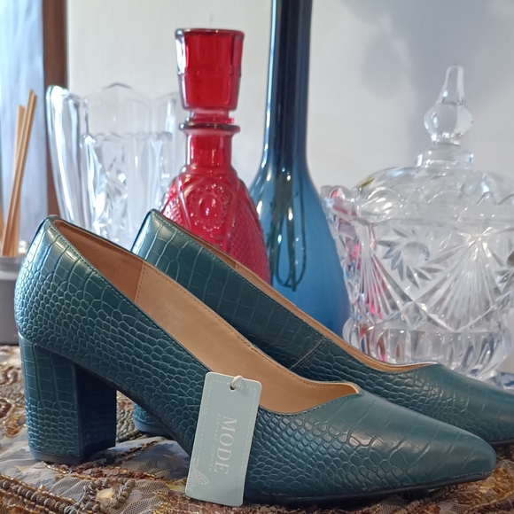 Red tape emerald shoes - Picture 3 of 9